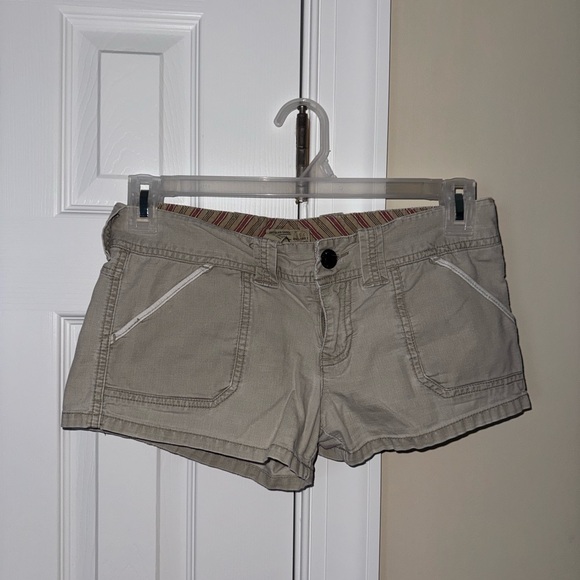 American Eagle Outfitters Pants - American Eagle Outfitters Tan Cargo Shorts
